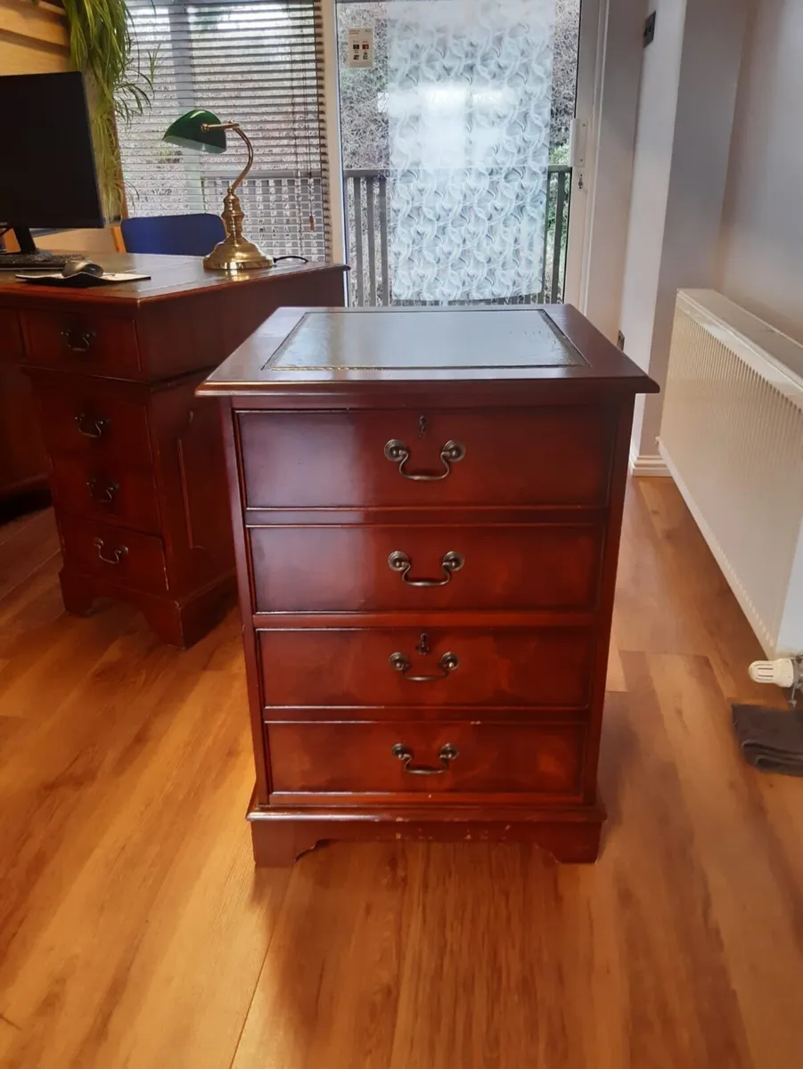 Chesterfield office furniture - Image 4