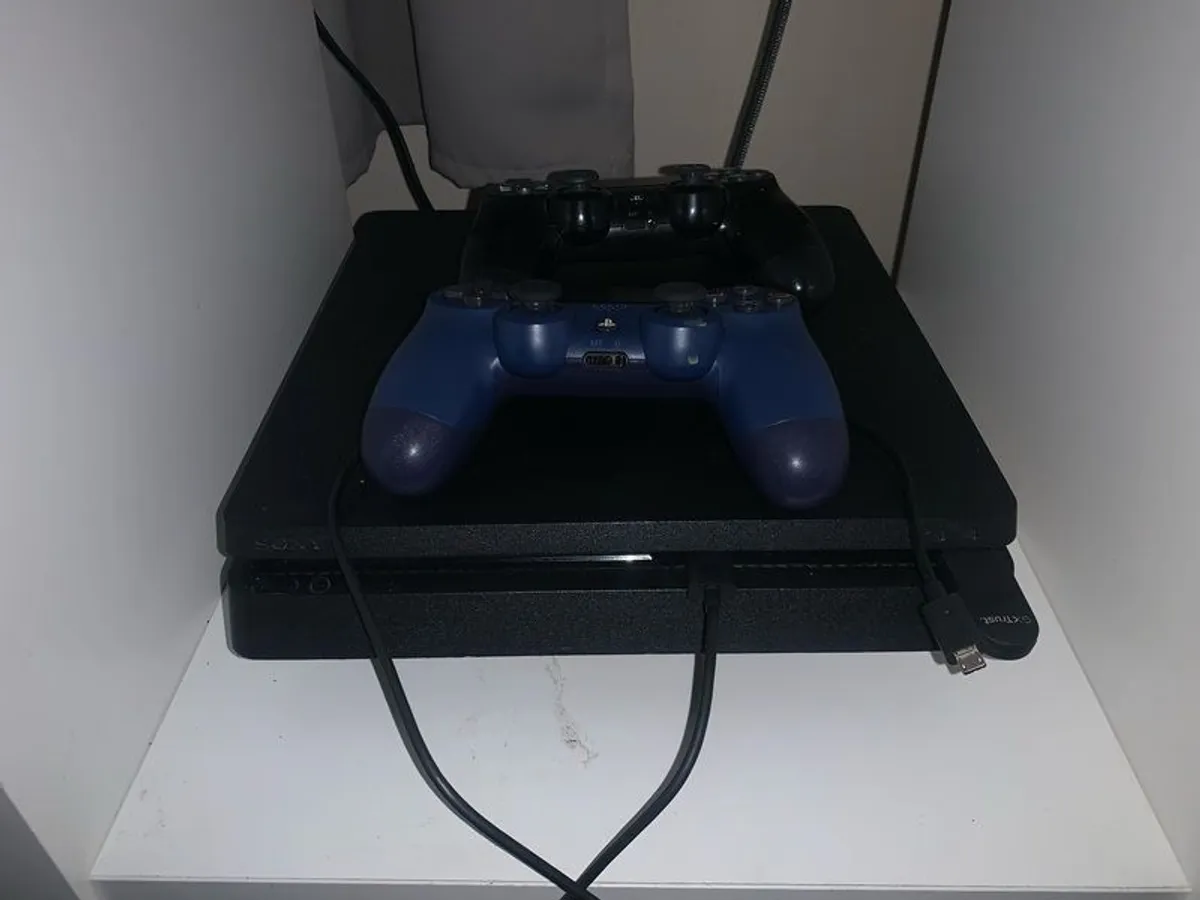 PlayStation 4 - 500GB -  x2 Controllers - Image 4