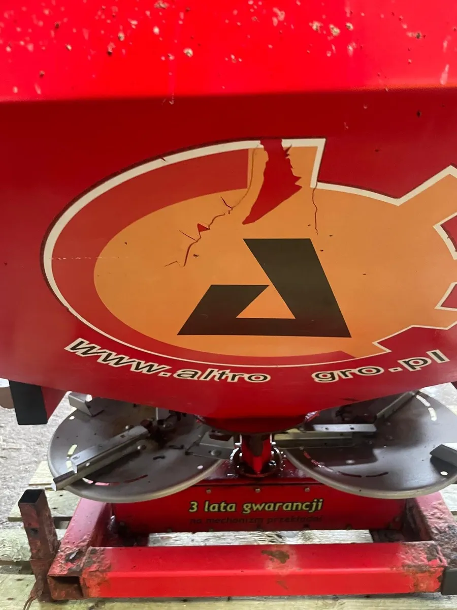 Fertiliser spreader - Image 3