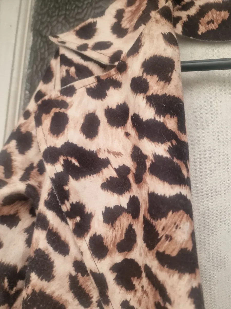 Ladies leopard print coat - Image 2