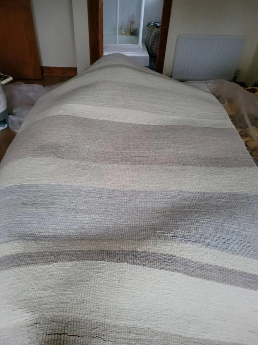 100% wool rug - Image 1