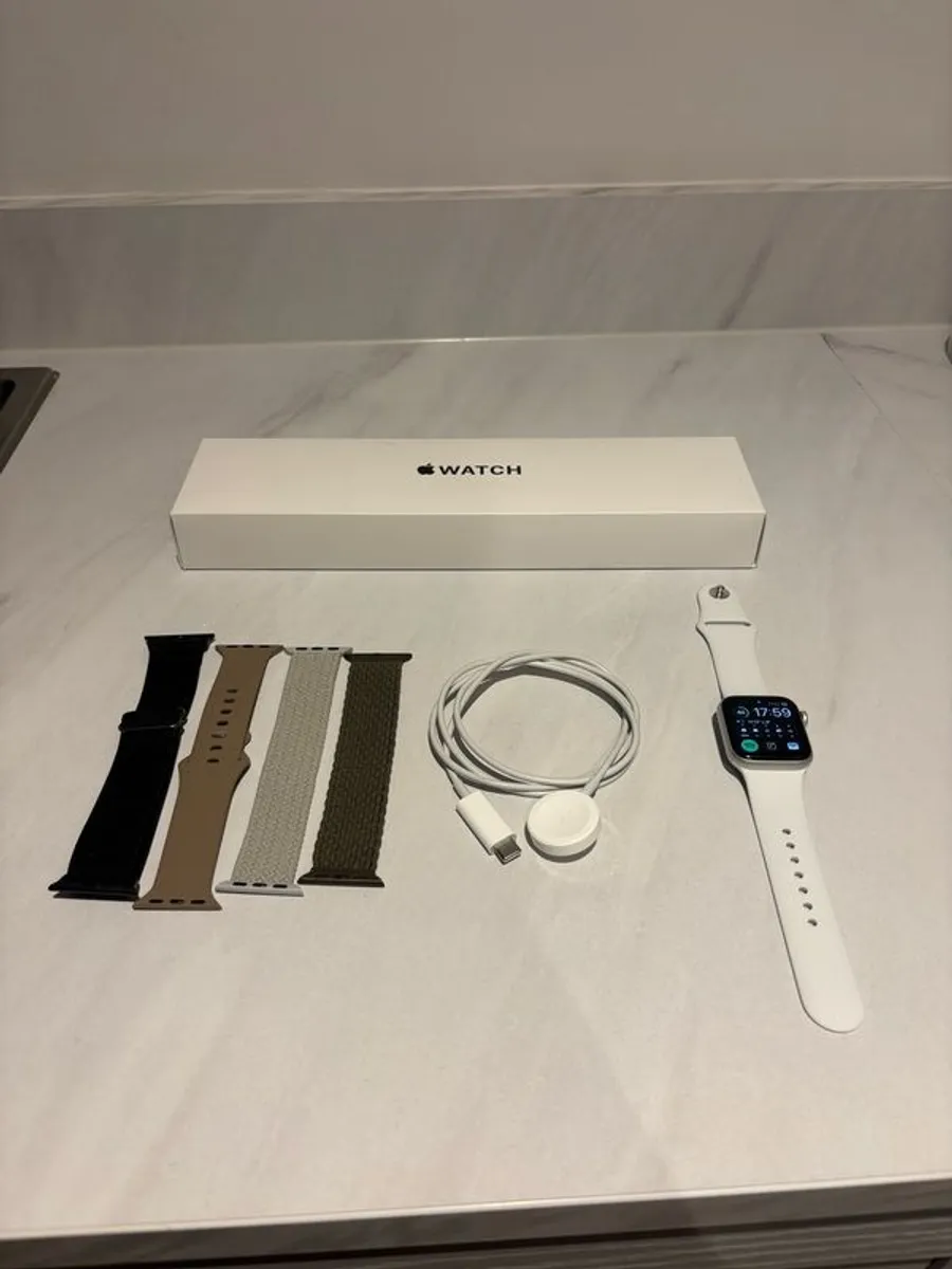 Apple Watch SE 2nd gen - Image 1