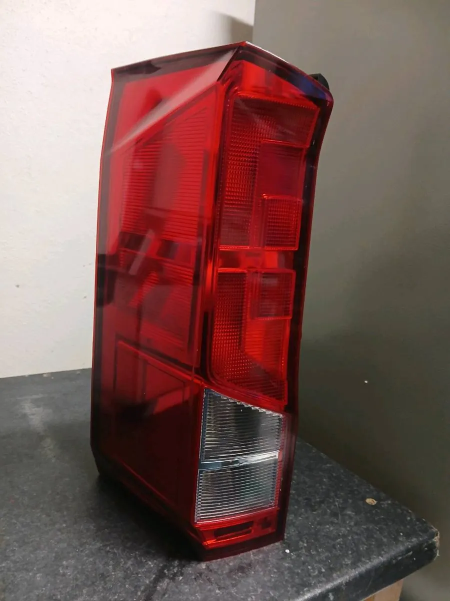 Volkswagen Crafter Taillight - Image 2