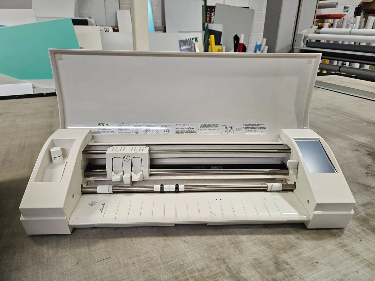 Silhouette Cameo 3 -  Excellent Condition - Image 1