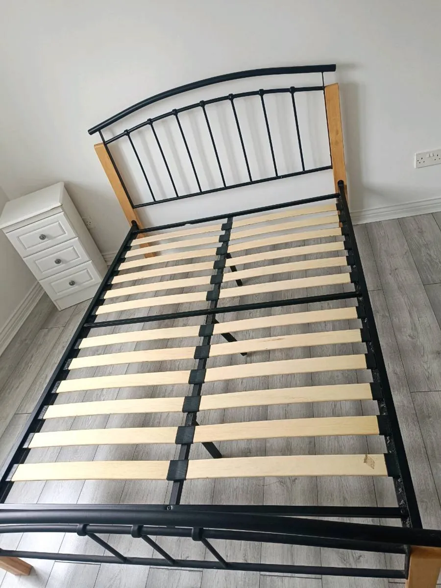 Metal bedframe standard double (4'6/135cm) - Image 2