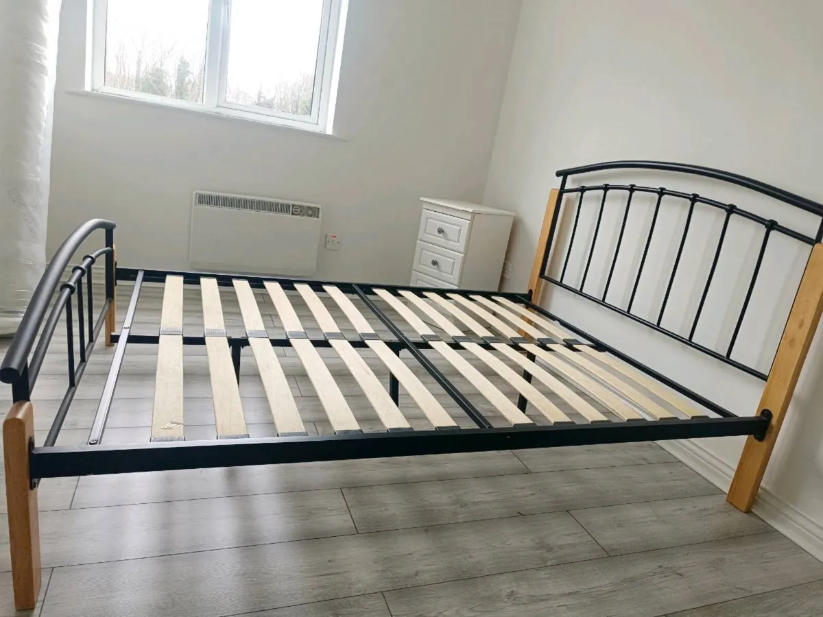 Metal bedframe standard double (4'6/135cm) - Image 1