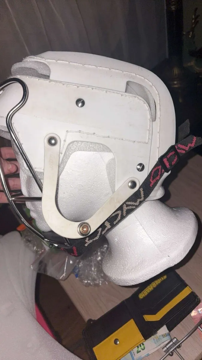 Hurling helmet - Image 2