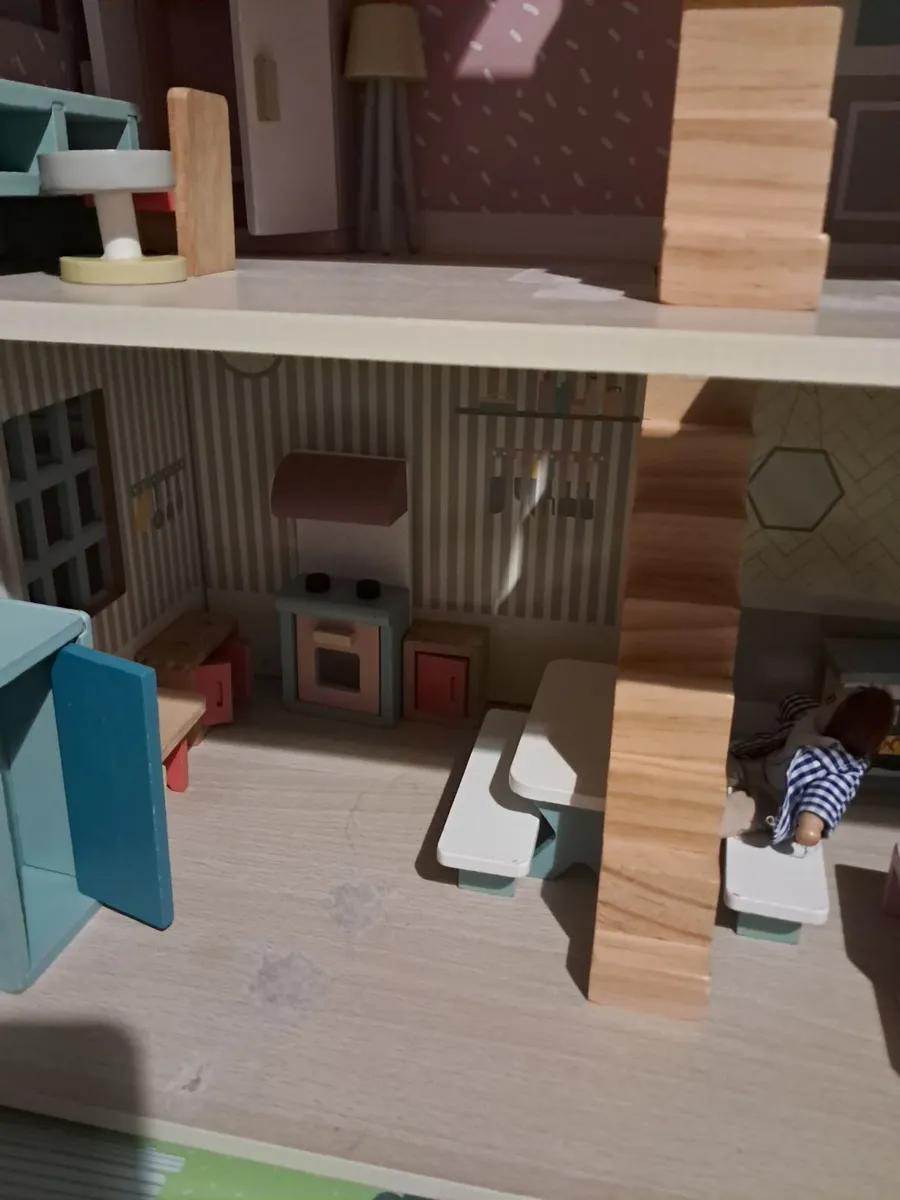 Doll house - Image 2
