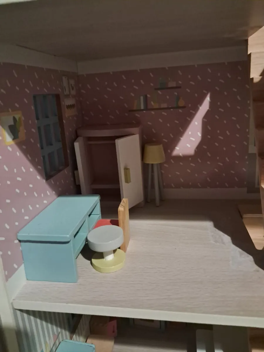Doll house - Image 3