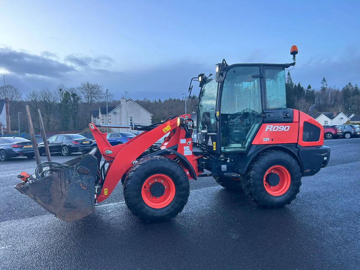 2023 Kubota R090 Forks / Bucket / Breaker - MULLAN - Image 3