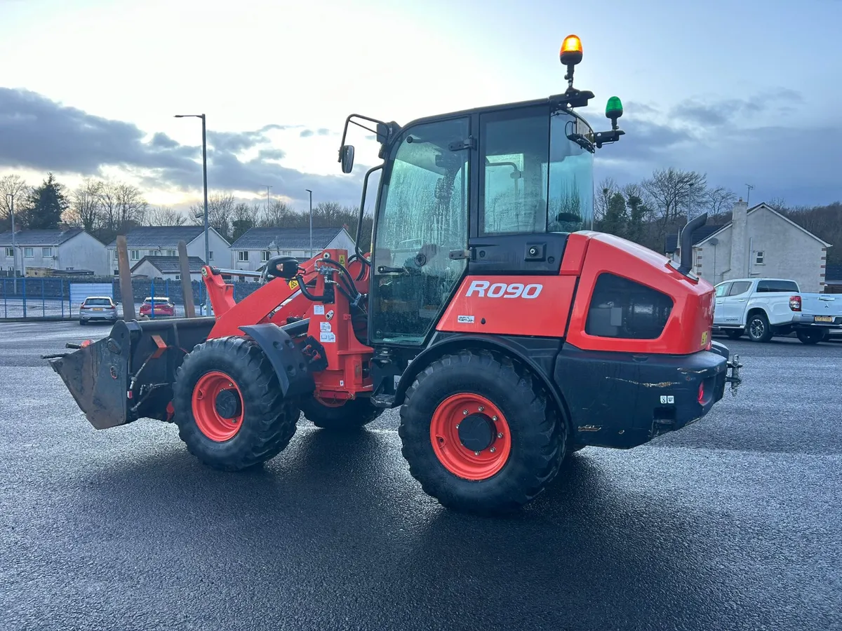 2023 Kubota R090 Forks / Bucket / Breaker - MULLAN - Image 4