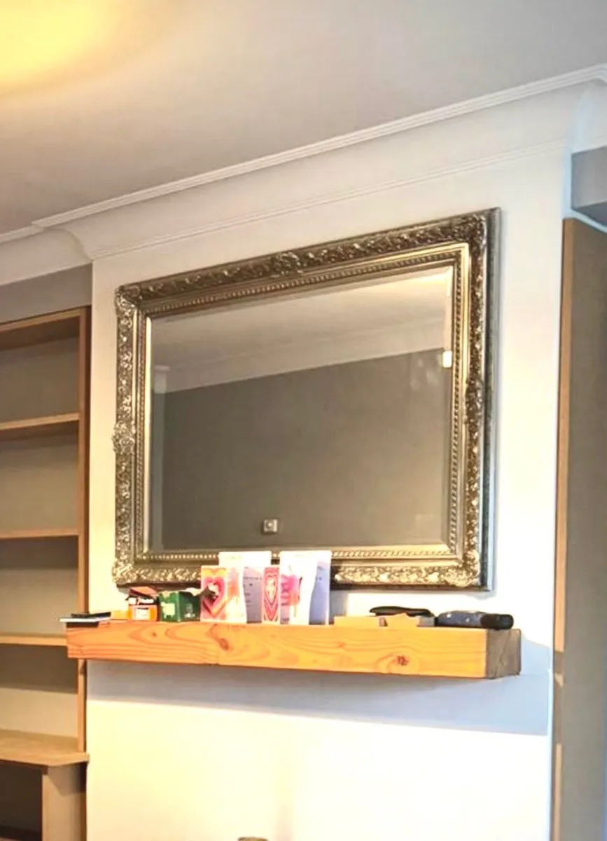 Ornate vintage gilt frame mirror - Image 1