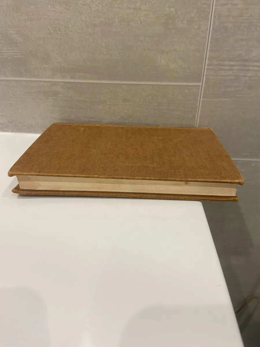 Is Glas Na Cnoic, by Seán 'Ac Fhionnlaoich (1977) - Image 4