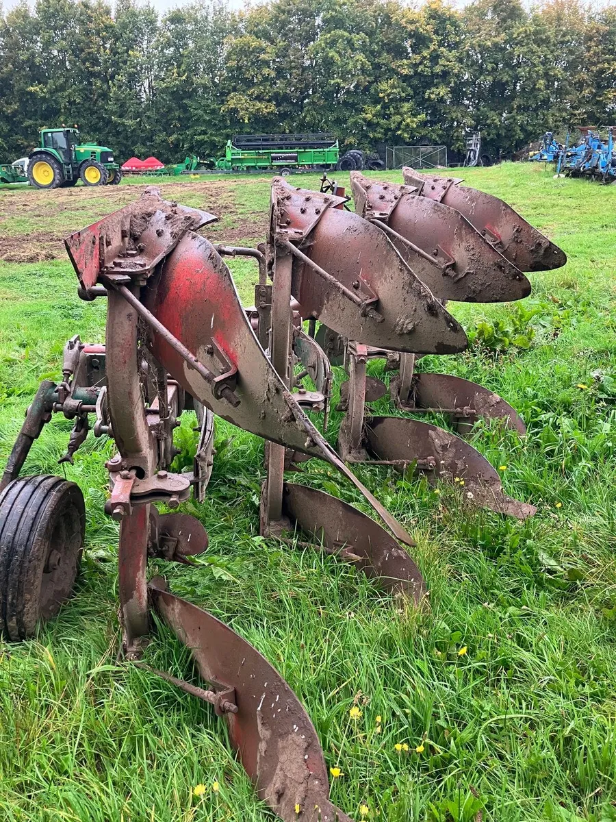 Kverneland 4 furrow reverseable - Image 3