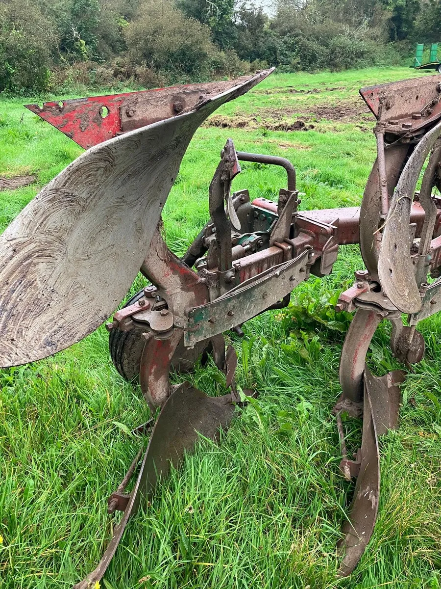 Kverneland 4 furrow reverseable - Image 4