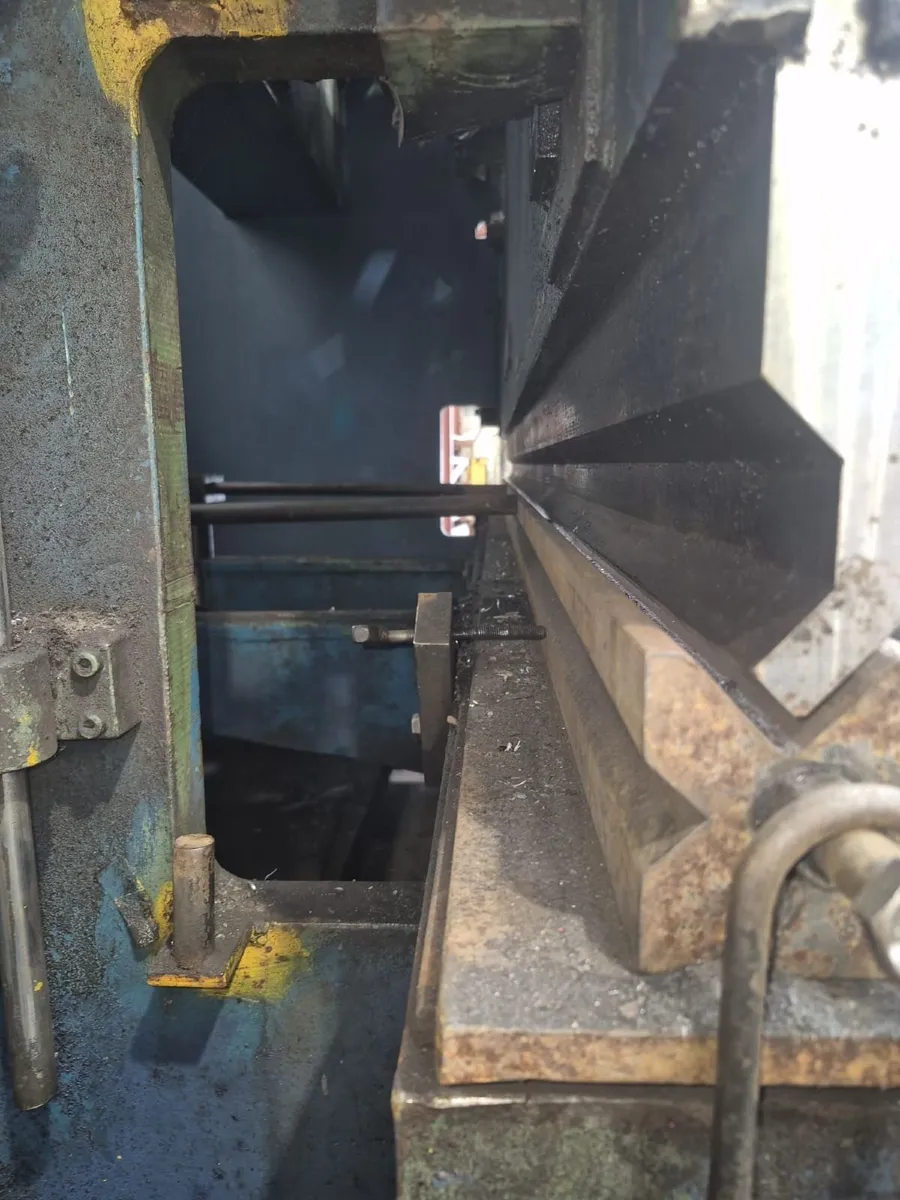 Brake press and guillotine - Image 2