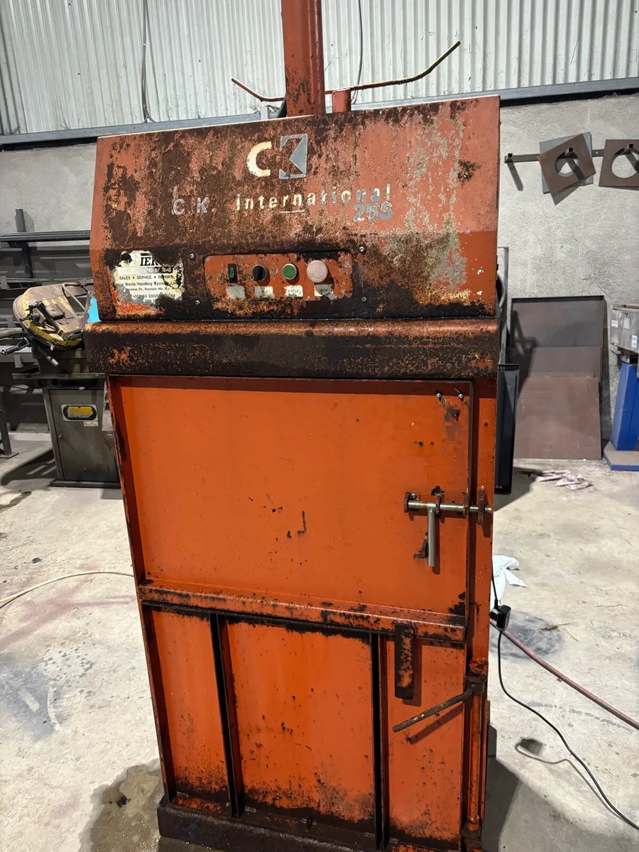 Card board compactor - Image 1