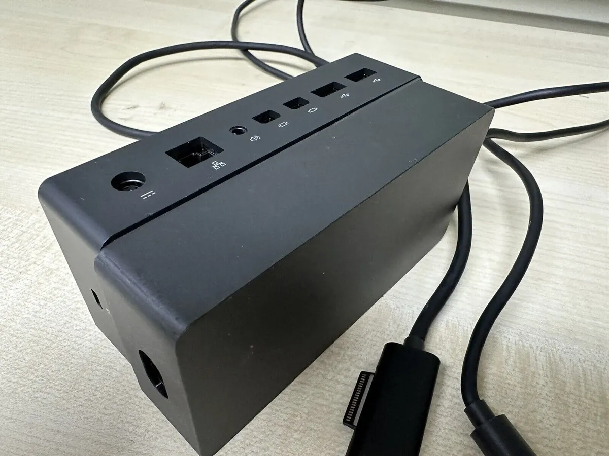Microsoft Dock 1661 Pro 7, 6, 5, 4, 3 Go, Laptop - Image 1