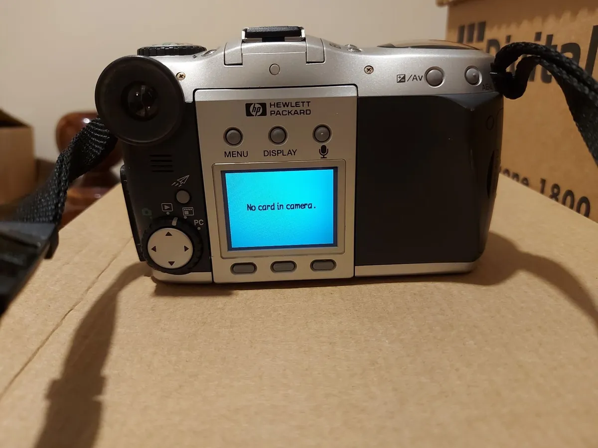 Hewlett-Packard HP Photo Smart Digital Camera 912 - Image 3