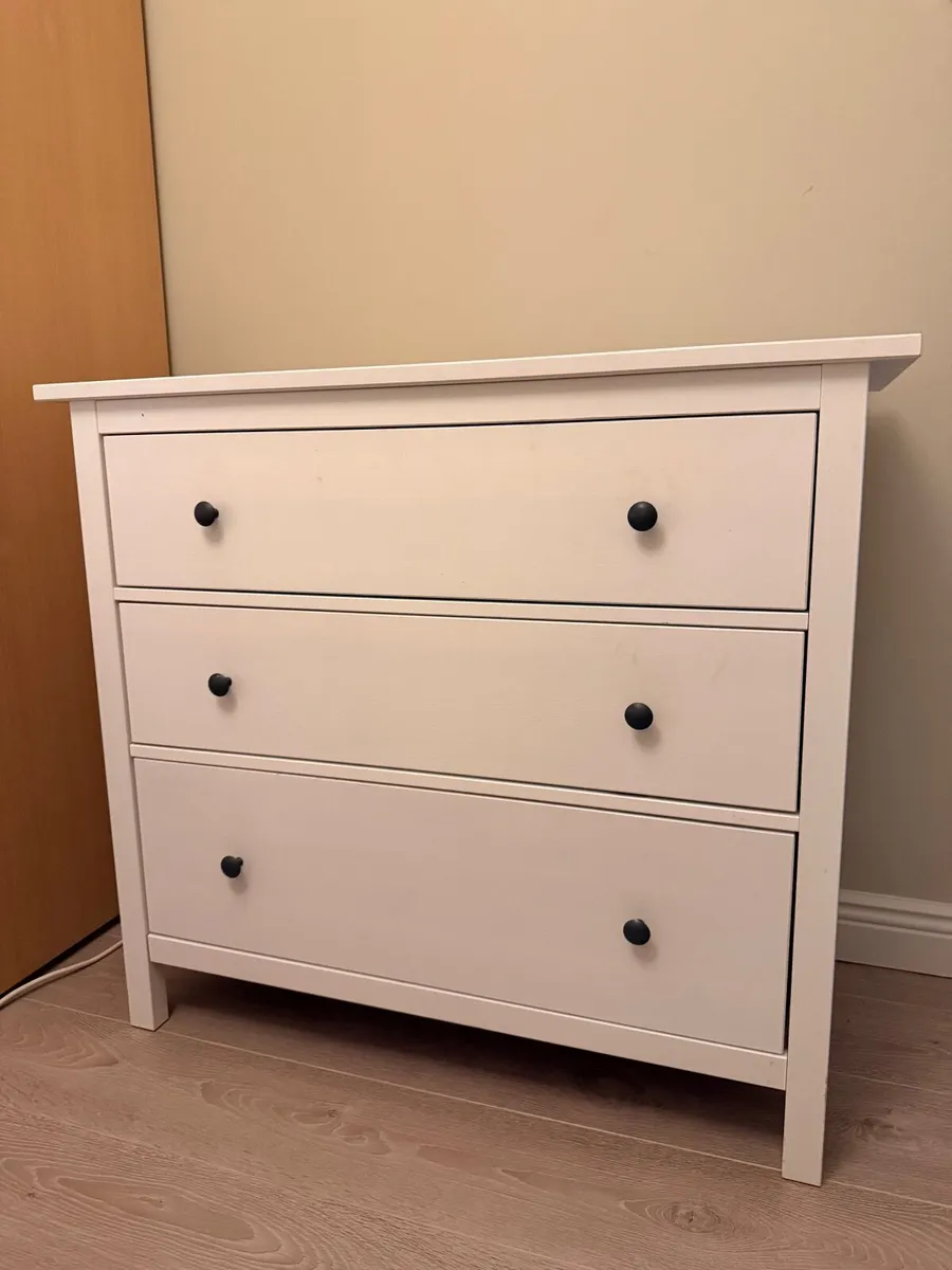 Chest of drawers - Image 1