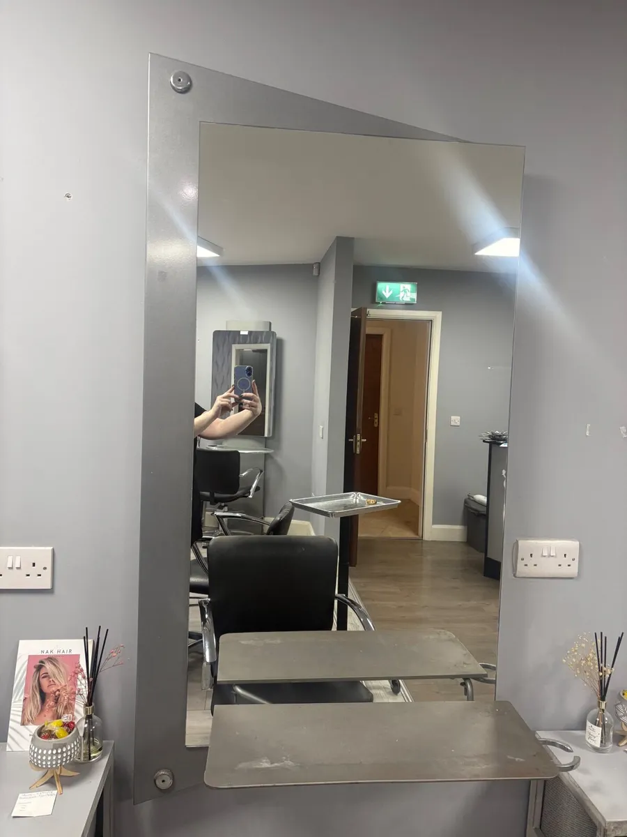 Salon Furniture - Image 1