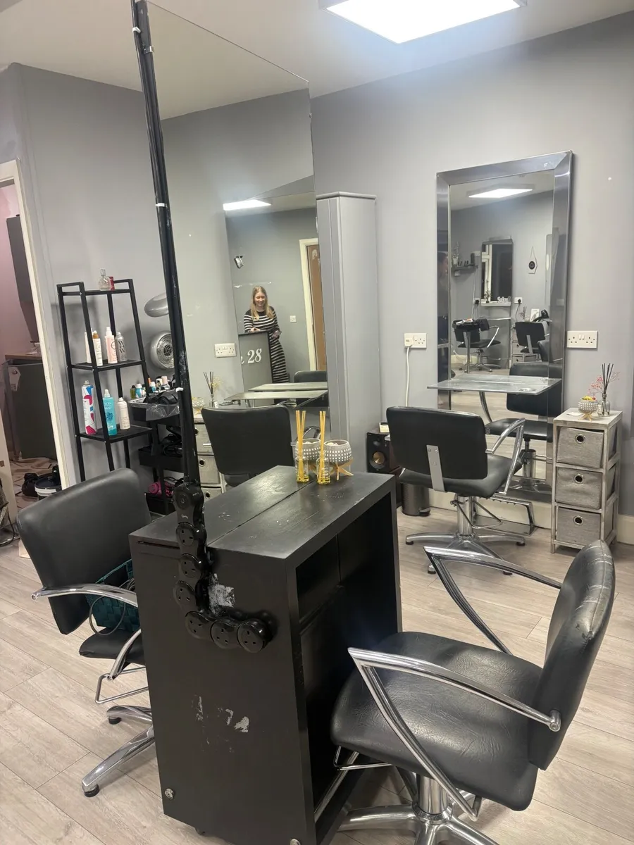 Salon Furniture - Image 3