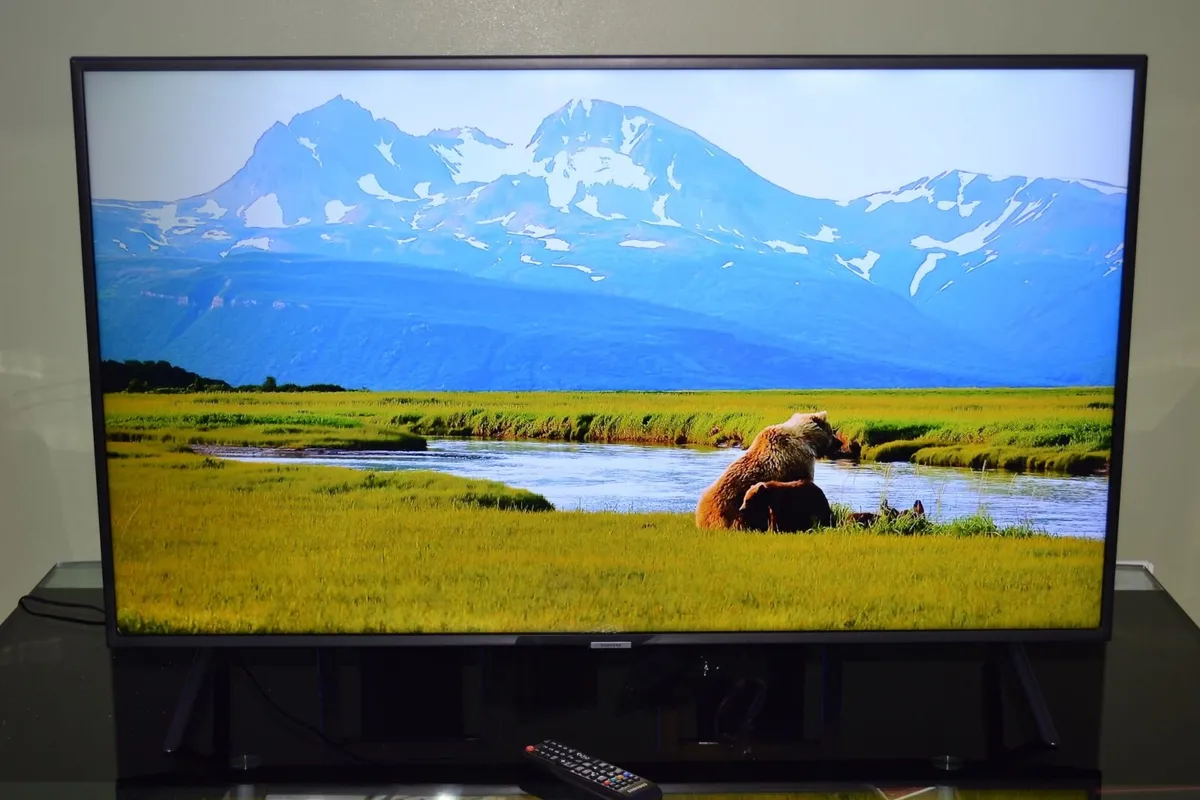 Samsung 43-inch 4K Ultra HD HDR Smart TV - Image 2