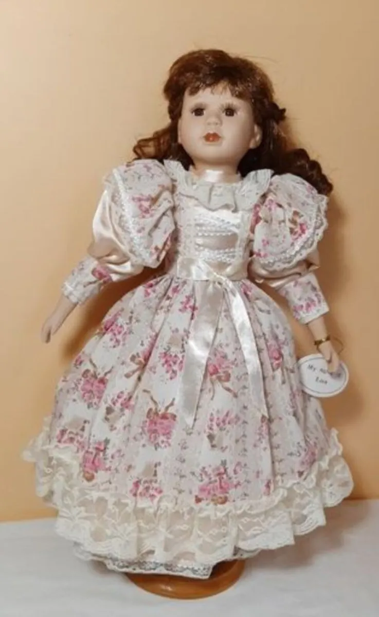 Porcelain doll - Image 4