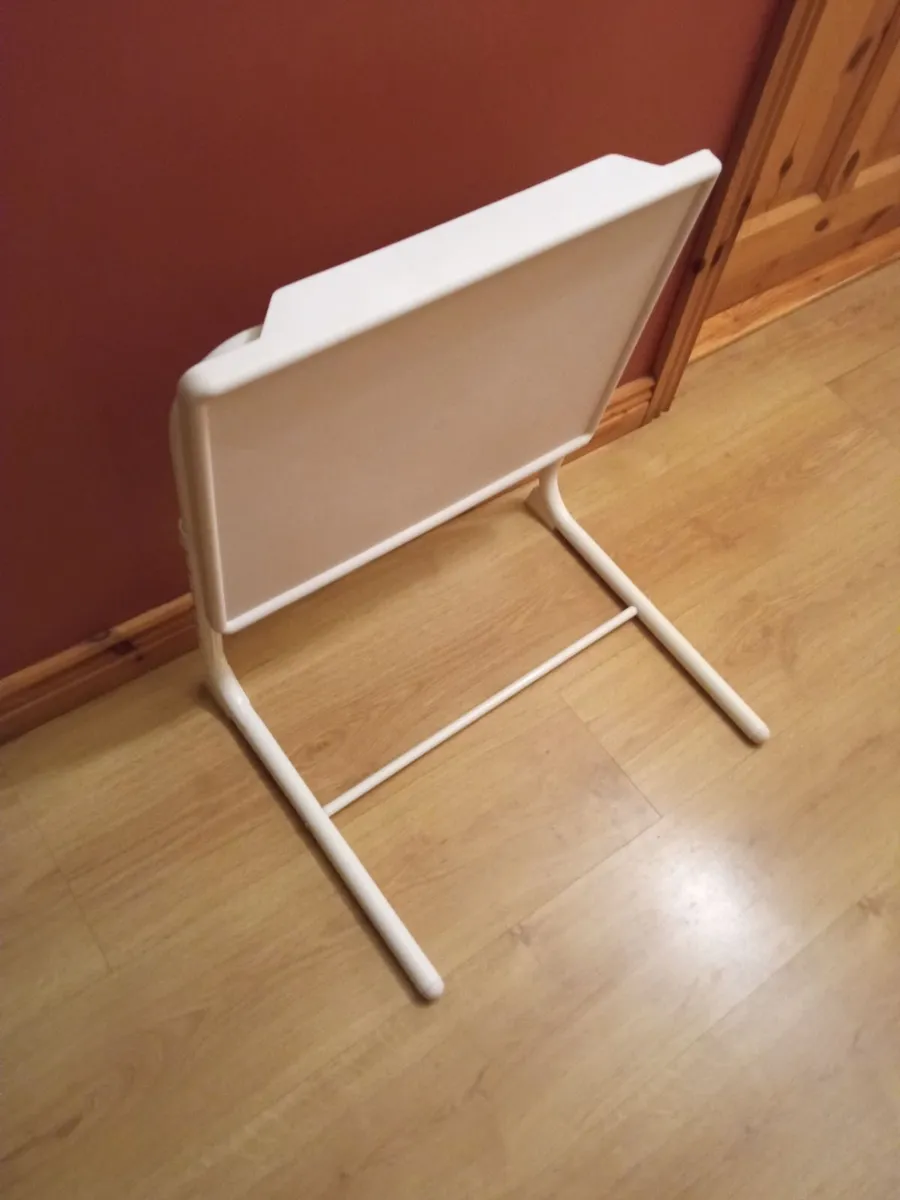 Foldable Table - Image 1
