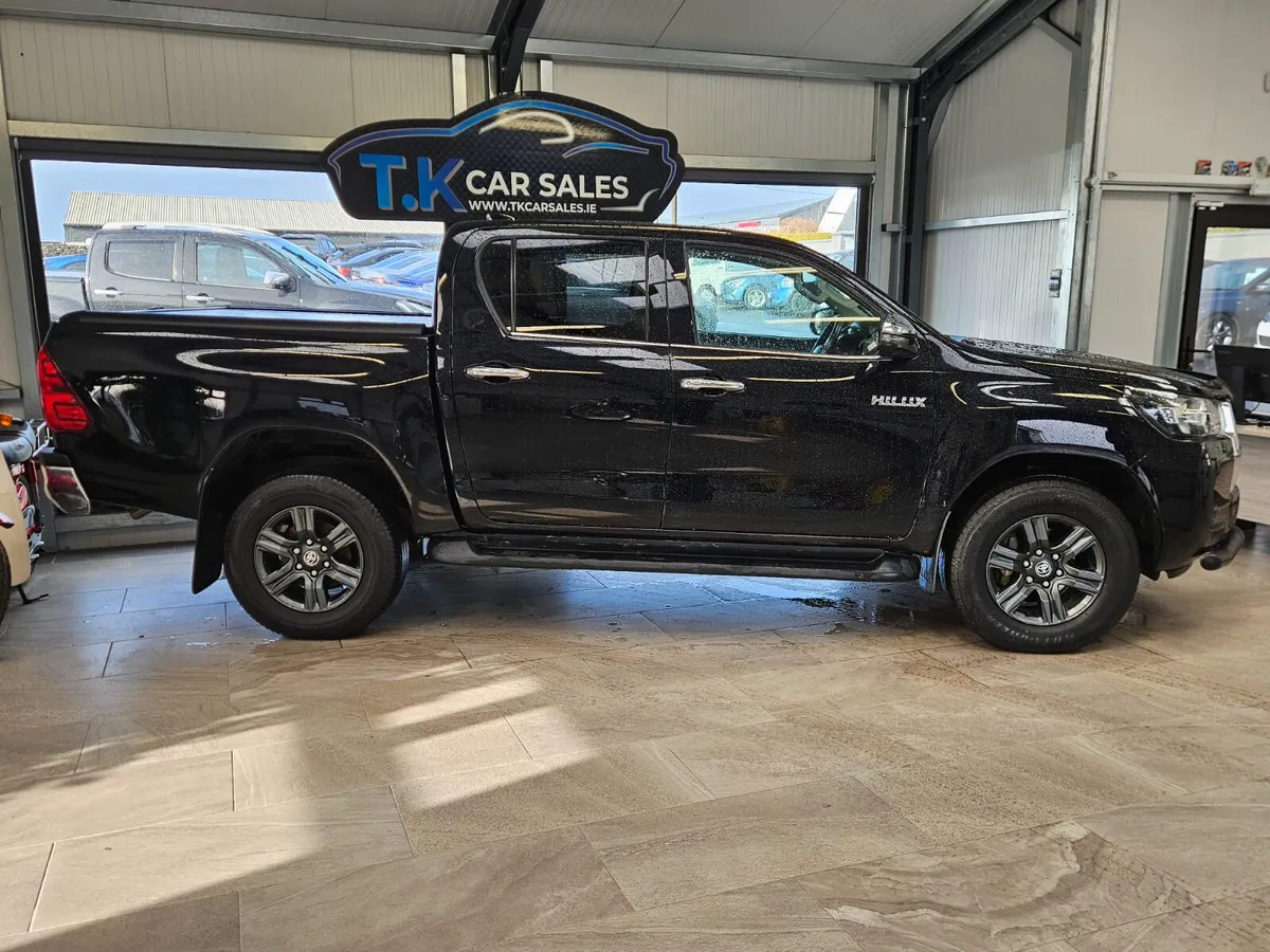24 TOYOTA HILUX 2.4D4D ICON 4WD 150 BHP - Image 2
