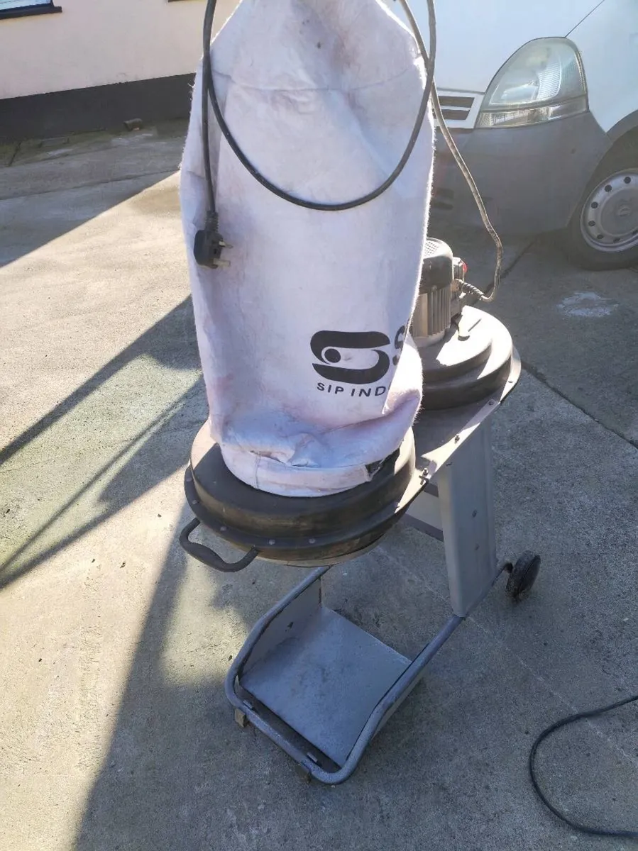 Dust extractor - Image 1