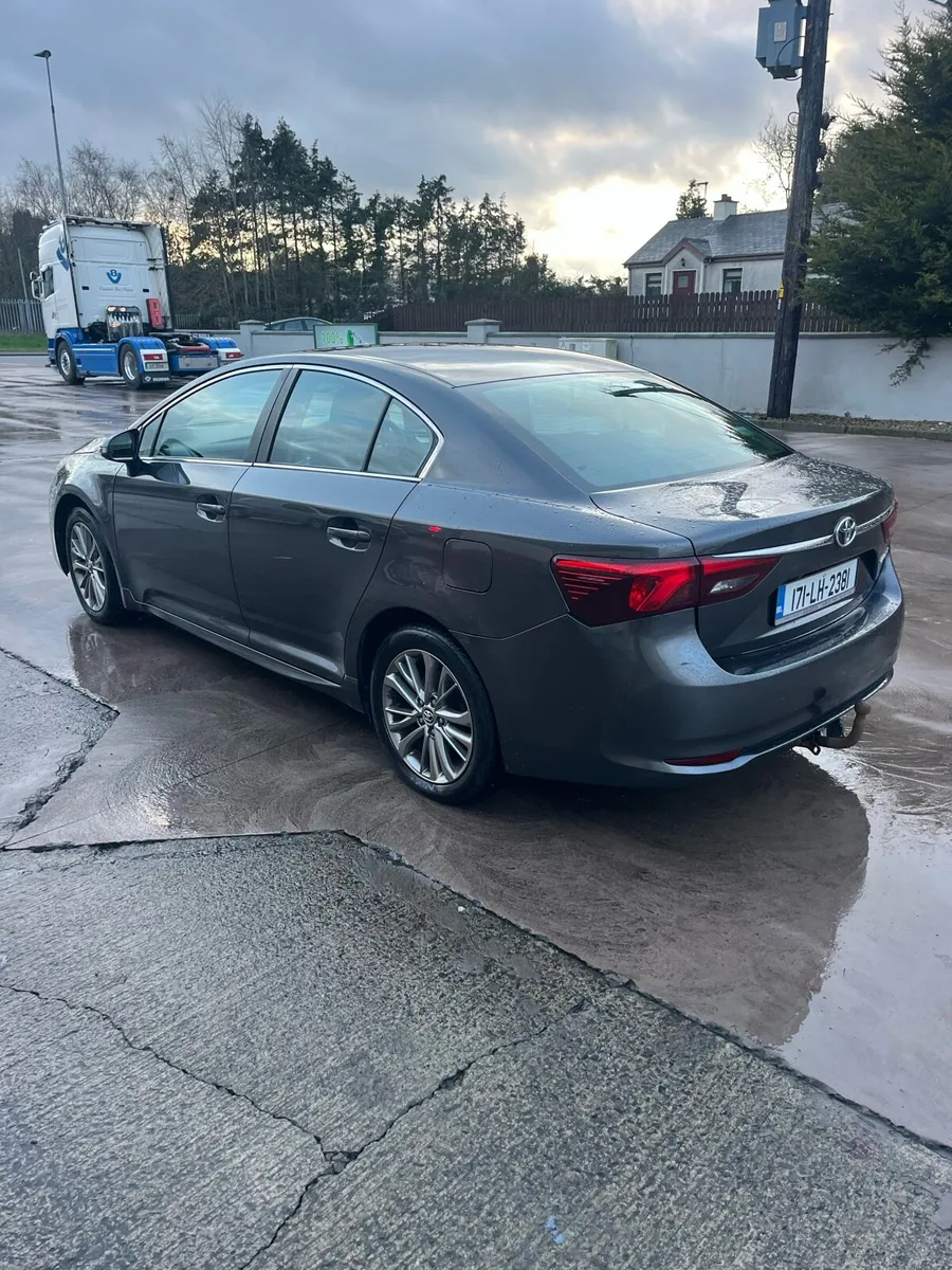 171 Toyota Avensis 1.6 D-4D Business S - Image 1