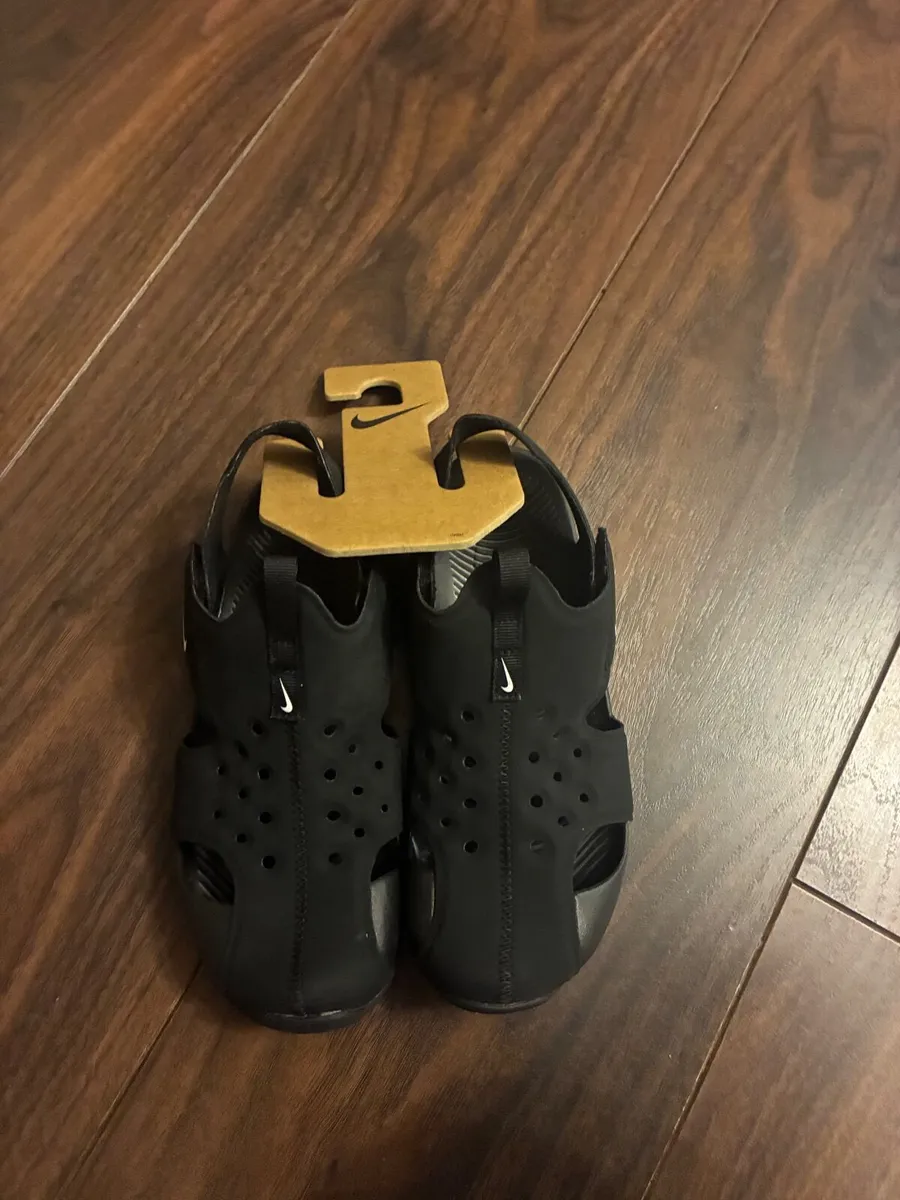Nike Sunray Sandals UK 2.5 EU 35 - Image 1