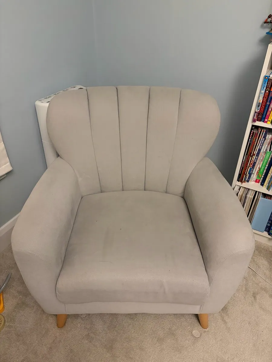 1 seater couch - Image 1