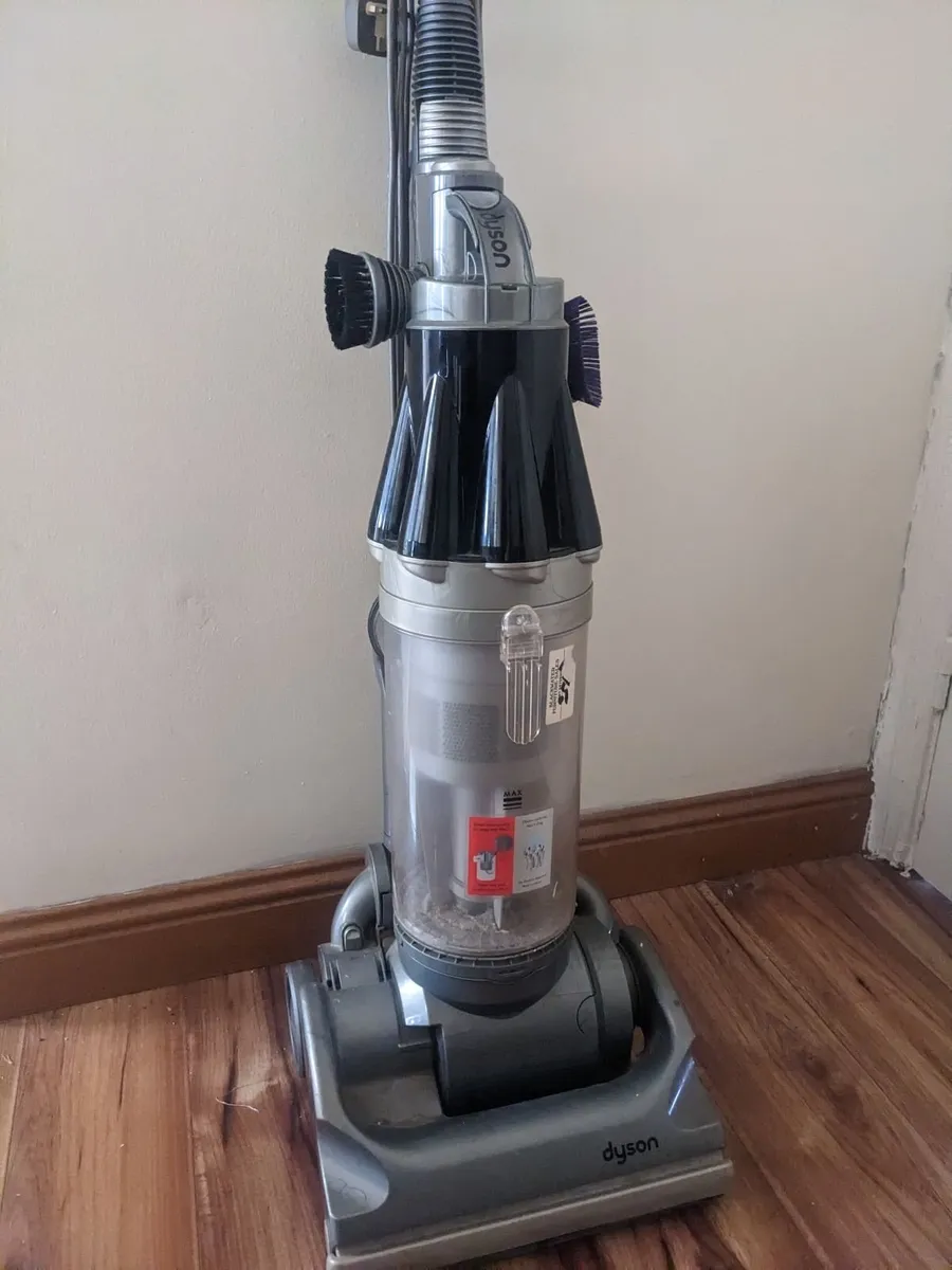 Dyson DC33 Vacuum Cleaner - Image 3