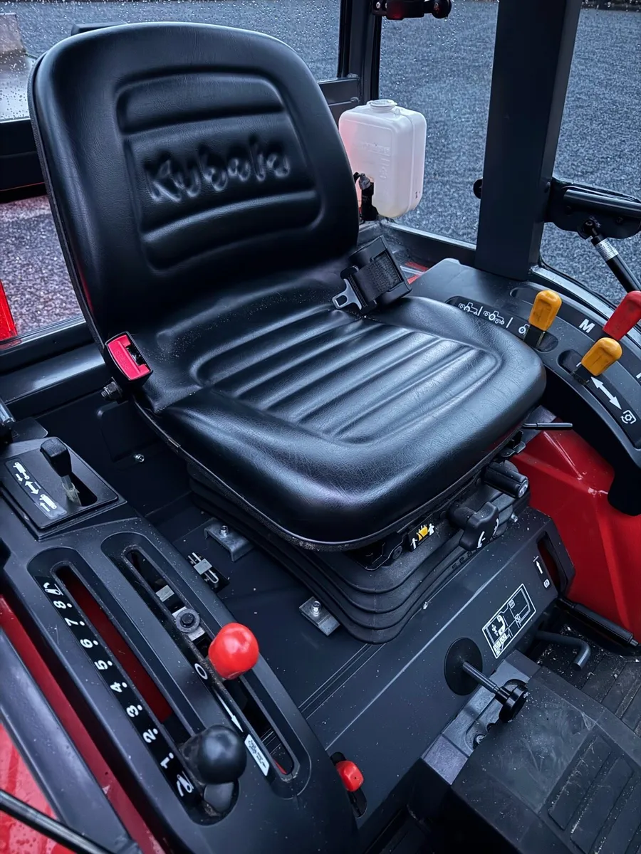 Kubota B3030 compact tractor - Image 4