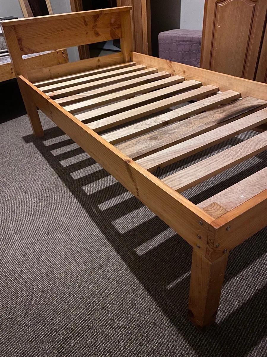 Single beds - Image 1