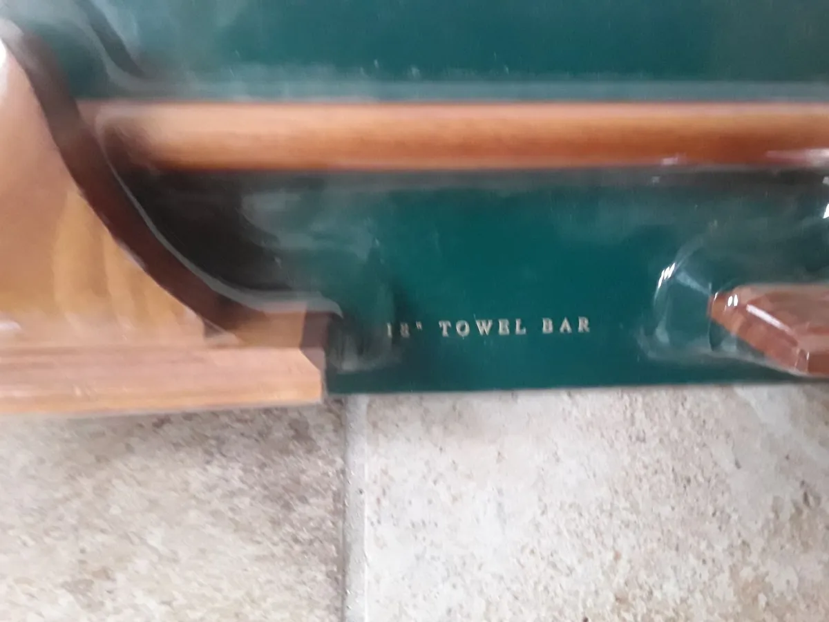 Brand new solid pine towel rack - Image 2