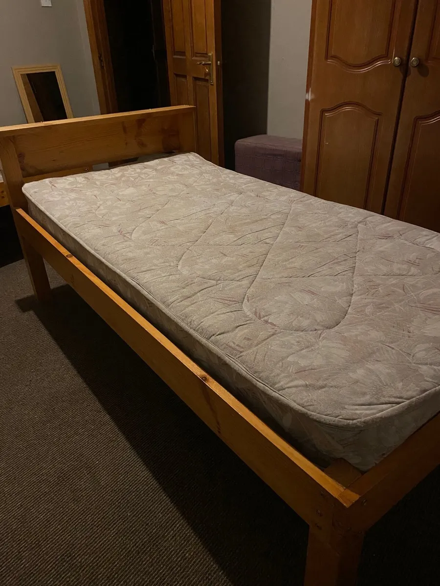 Single beds - Image 2