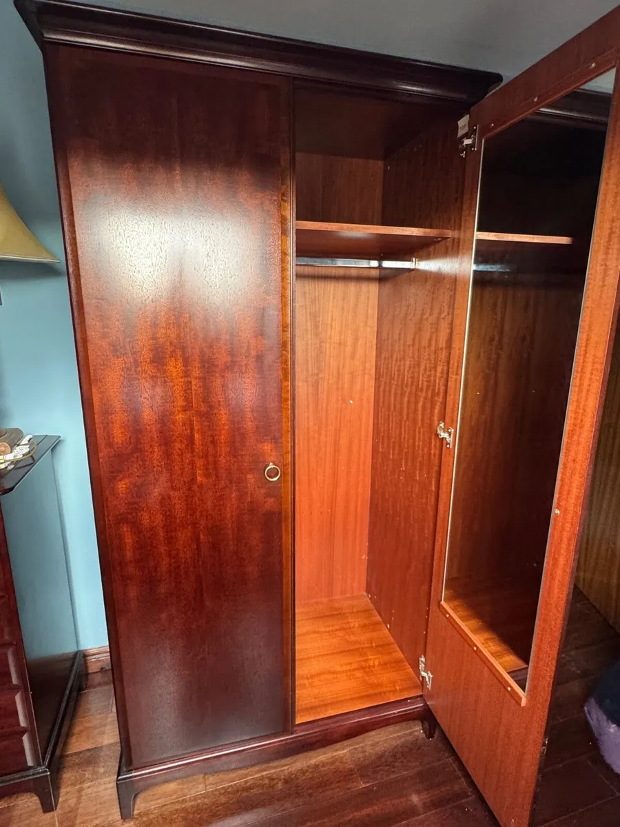 Stag Minstrel Bedroom Set - Image 2