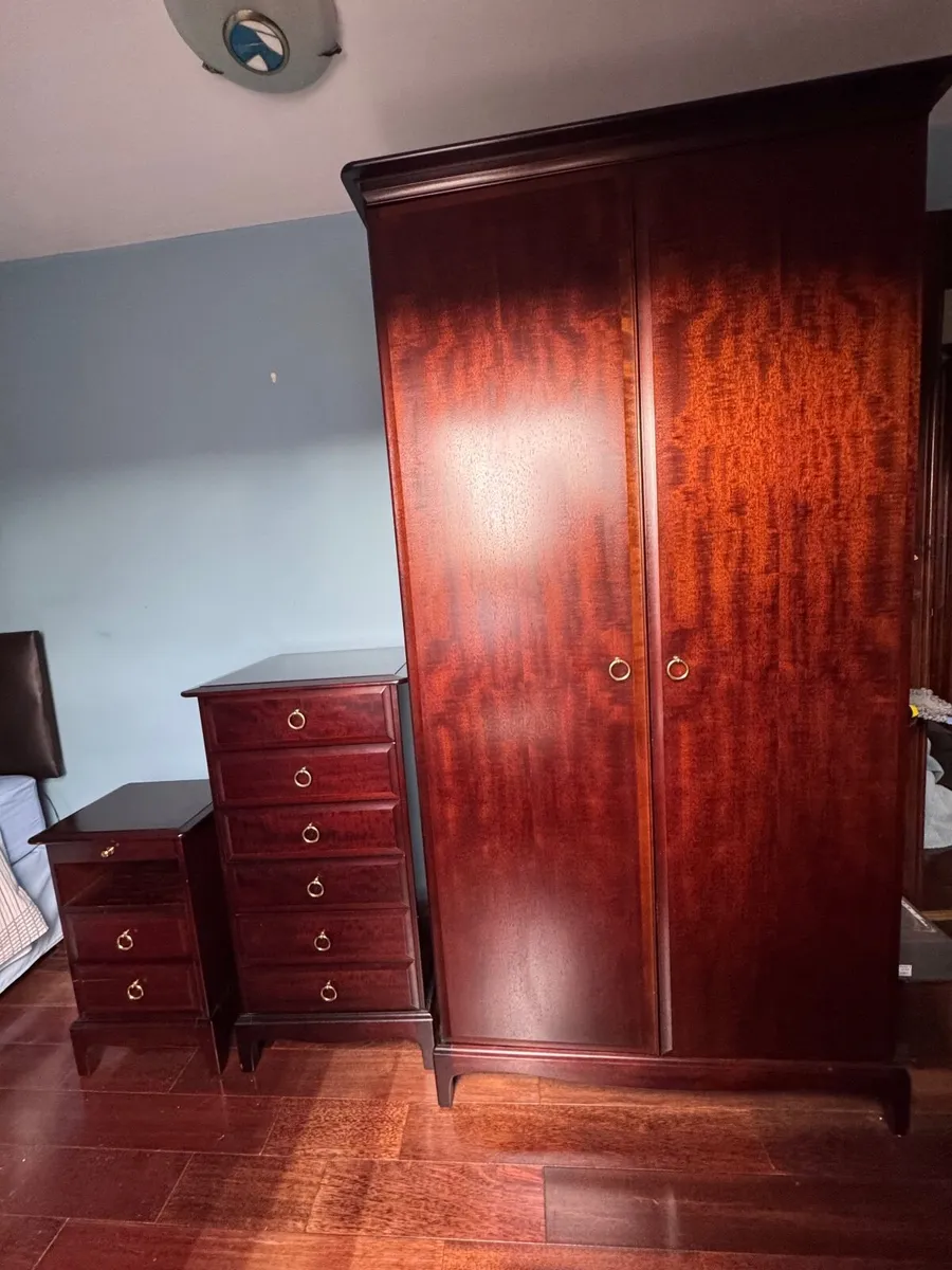 Stag Minstrel Bedroom Set - Image 1