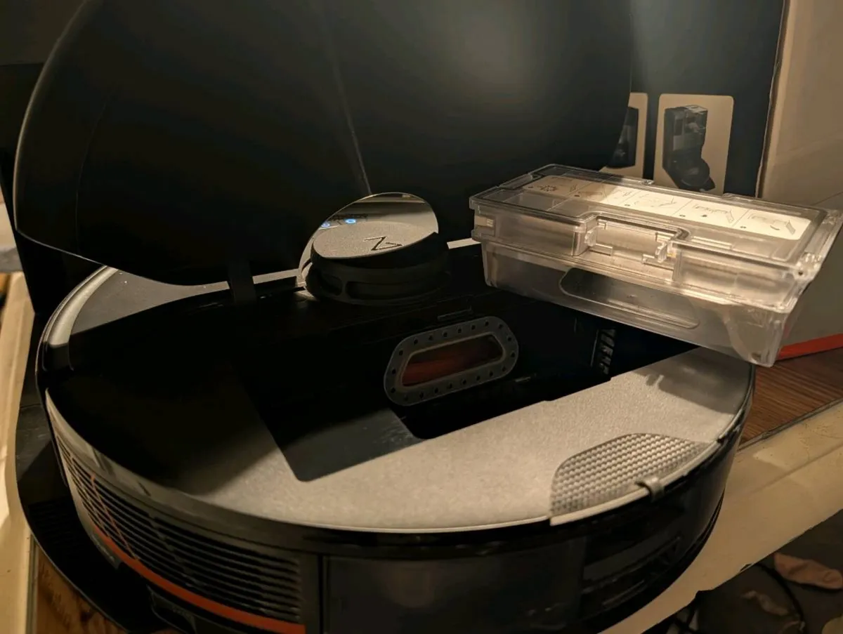 Roborock S7 MaxV Ultra - Full set with spares - Image 4