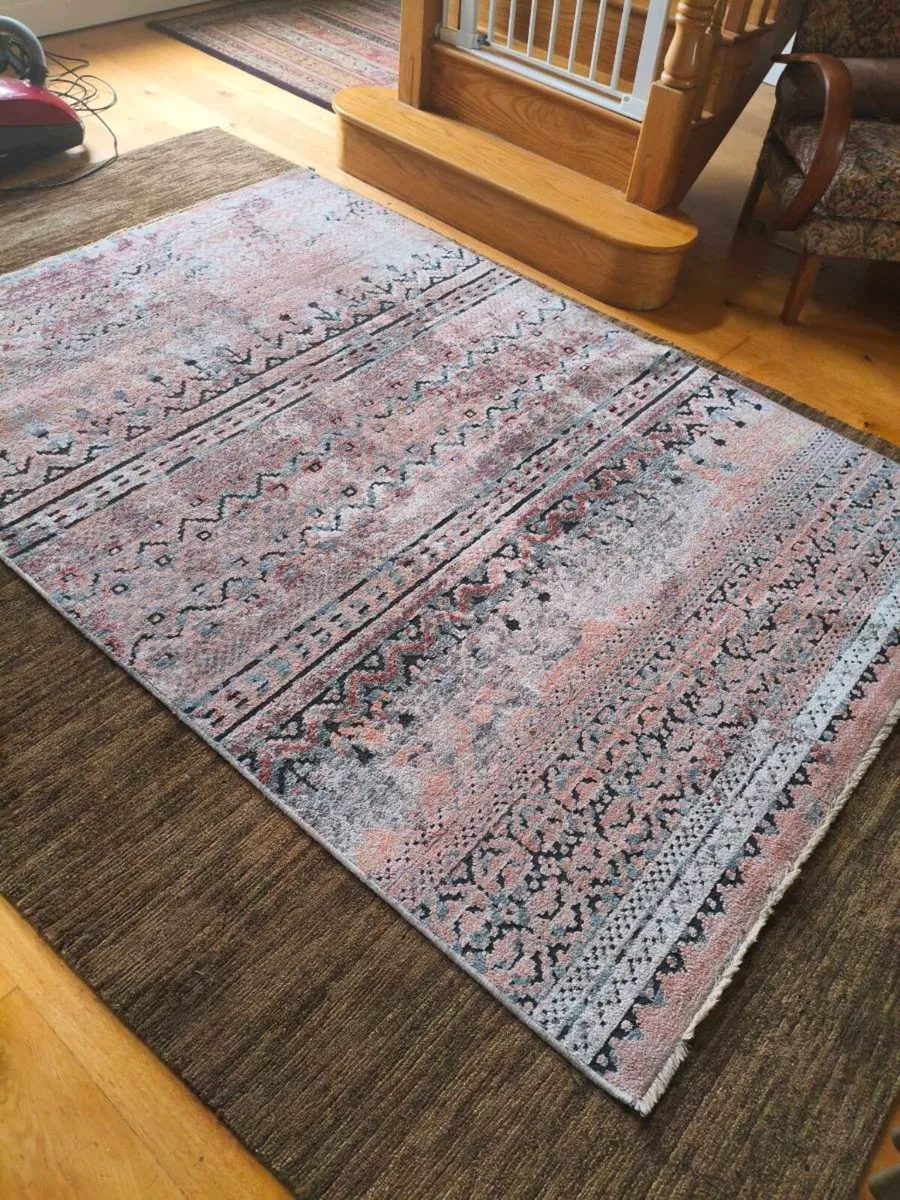 Beautiful like new rug 35 - Image 1