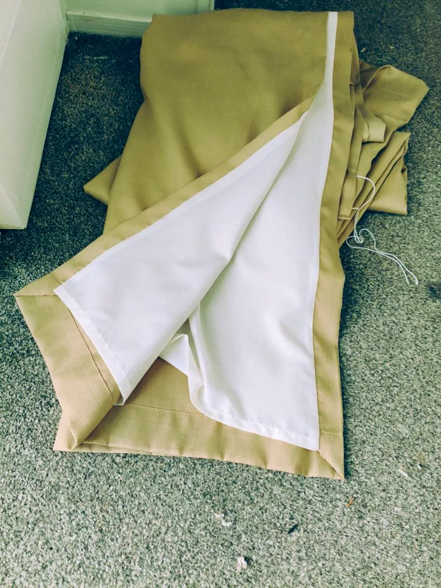 Beautiful green pair curtains,46/72 drop - Image 2