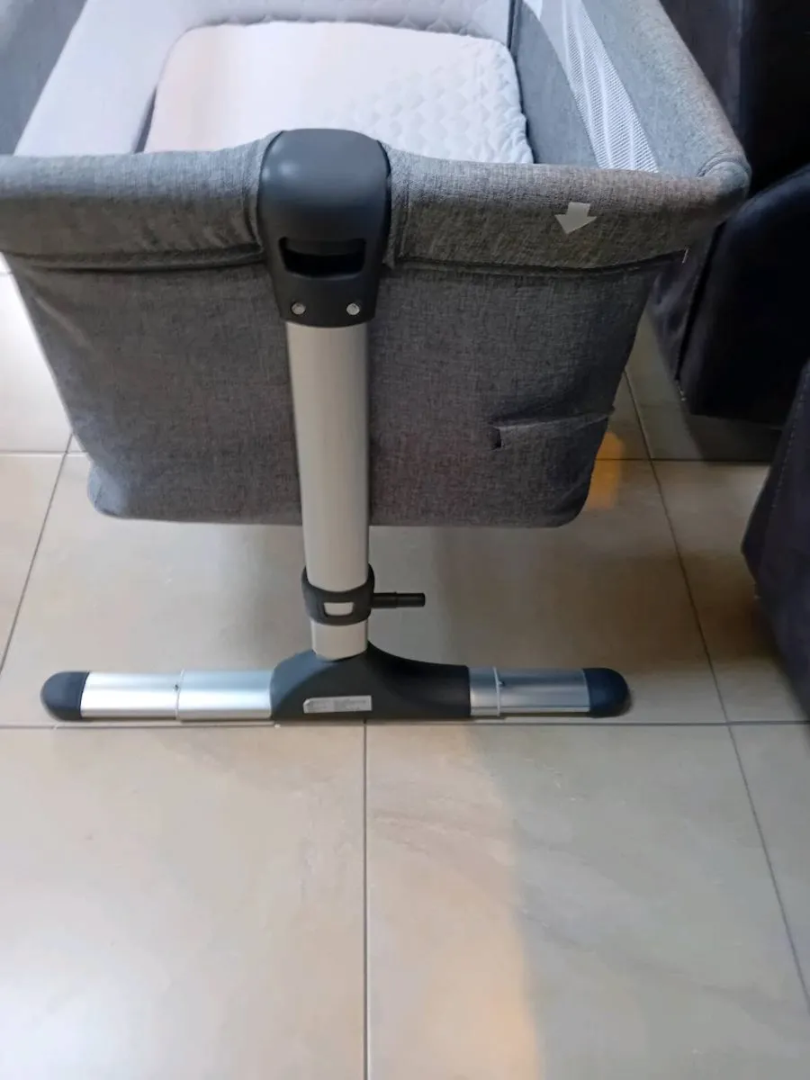 SNUGGLE CUDDLE CO COT SLEEPER AS NEW - Image 3