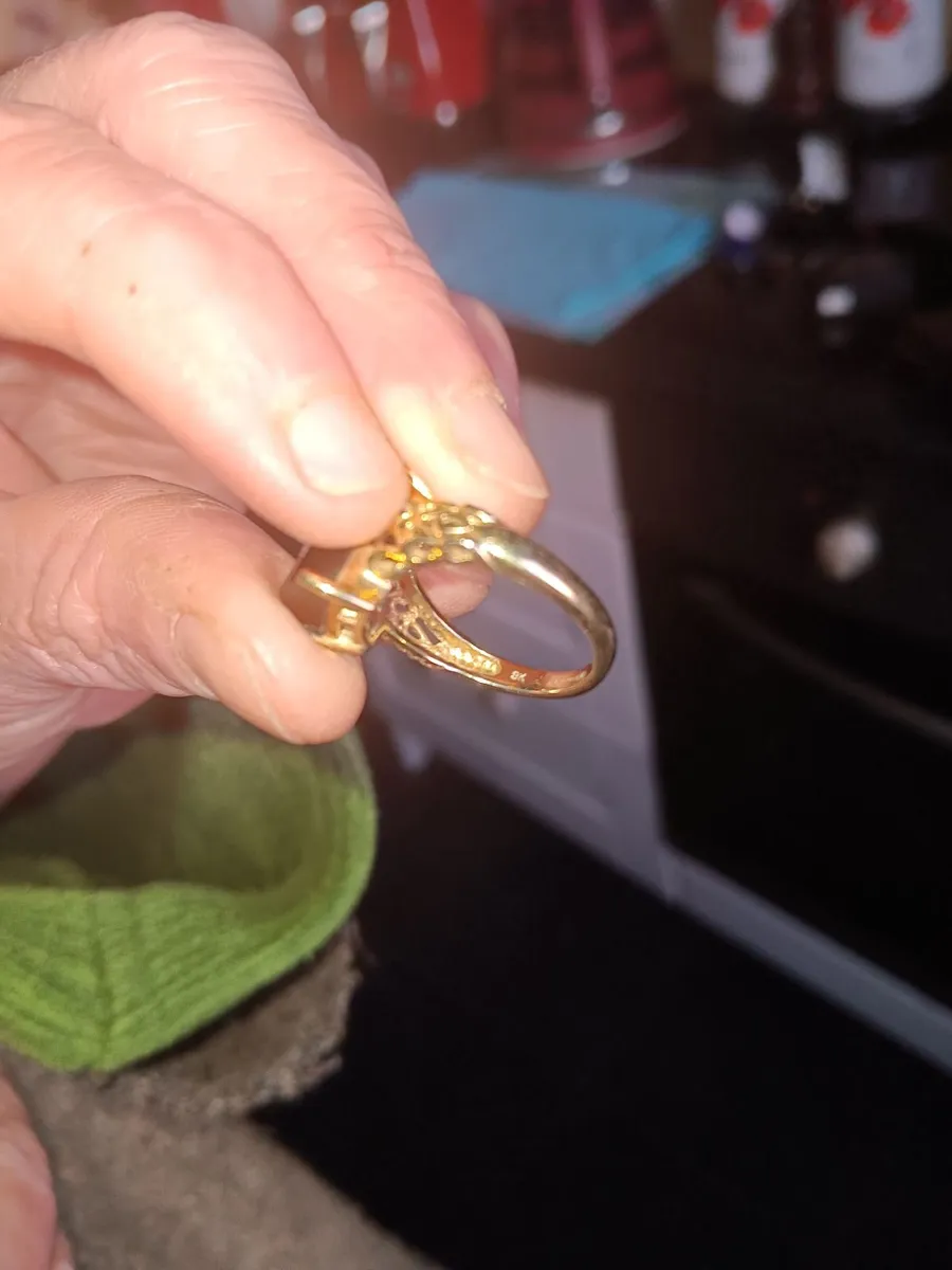 Gold ring - Image 1