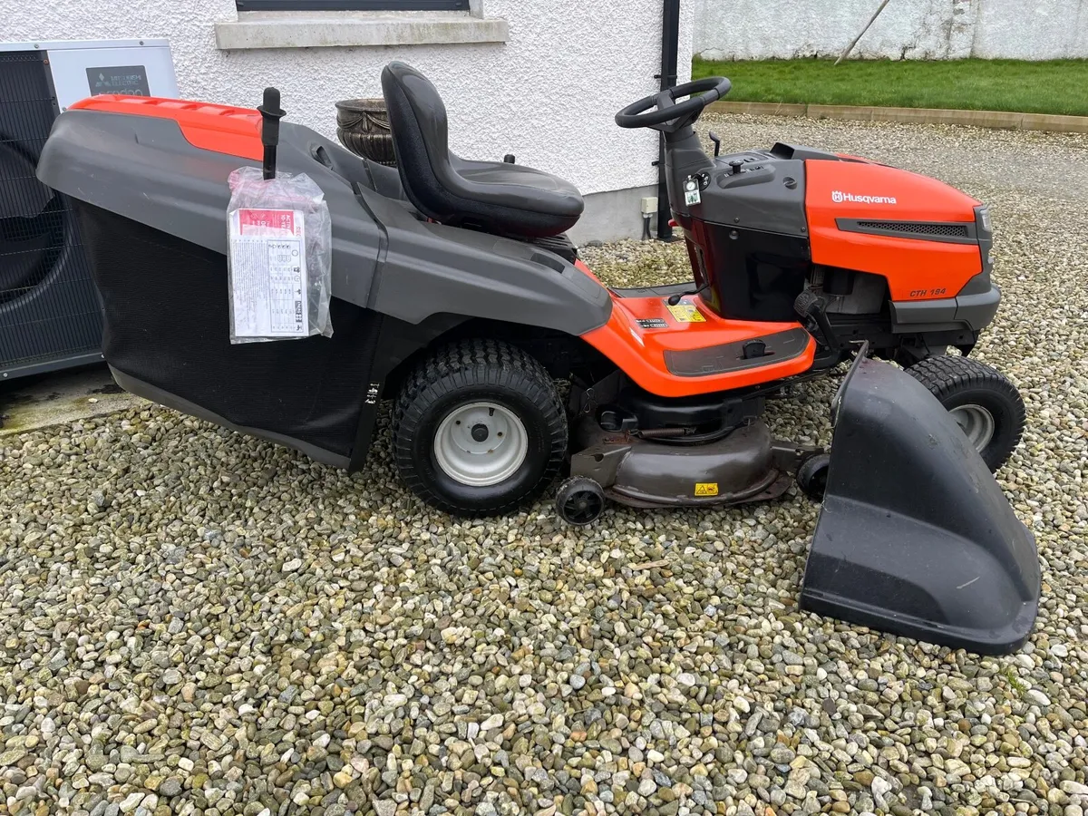 Husqvarna 19hp 42 inch cut  ride on lawnmower - Image 3