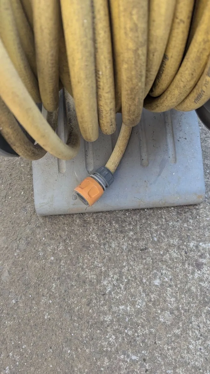 Garden hose with holder and attachment - Image 3