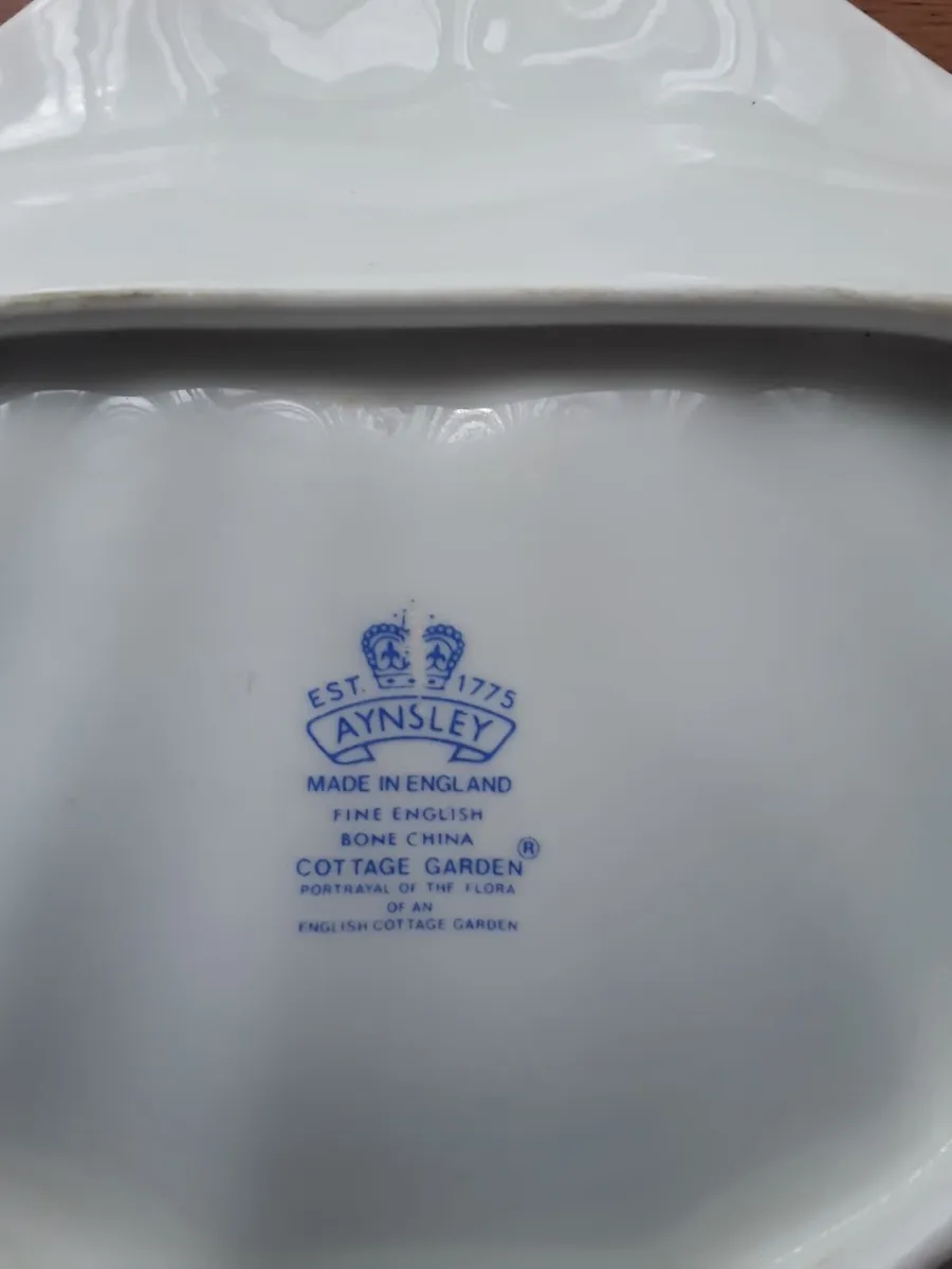 Beautiful Aynsley shell-shaped bone china dish - Image 4