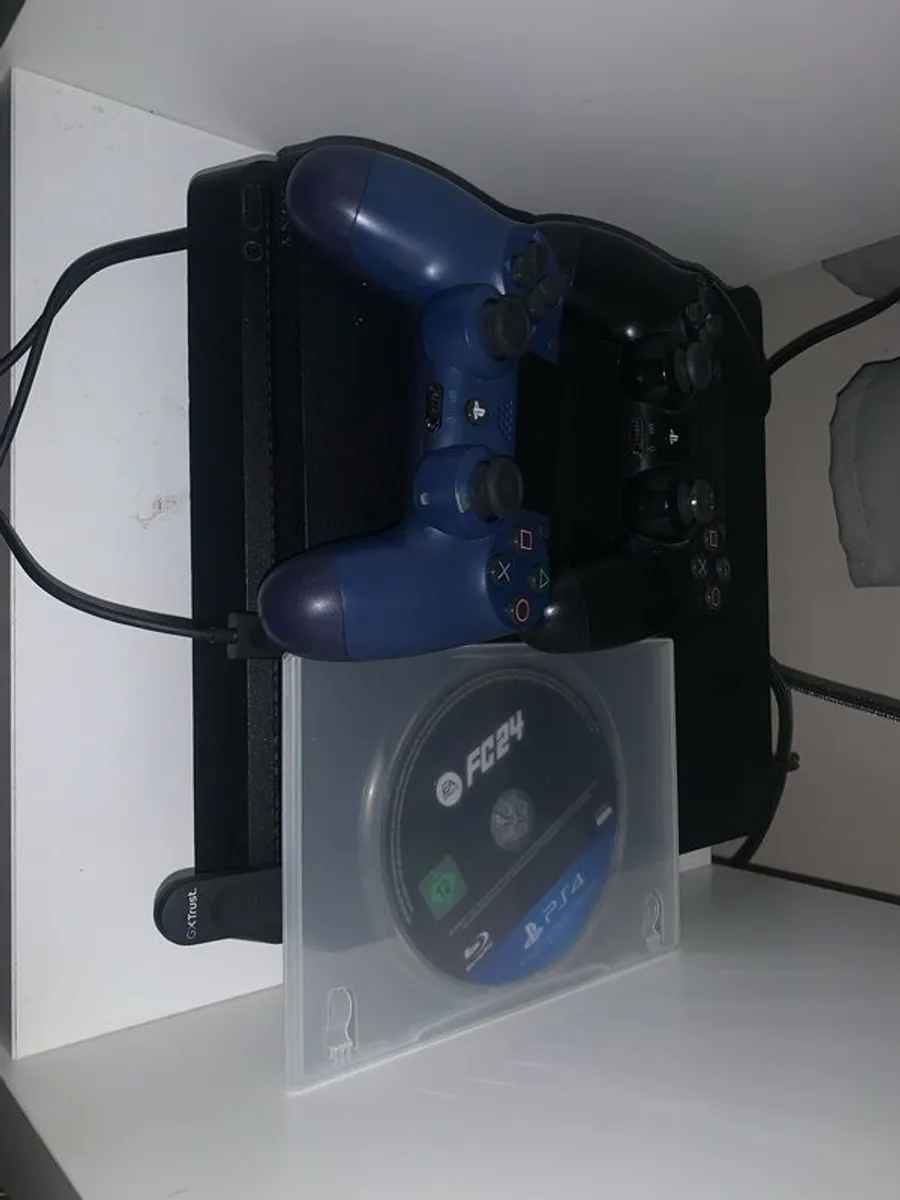 playstation 4 - 500 GB - x2 controller x1 game - Image 2